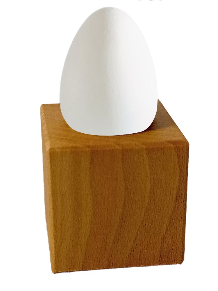 Design-Eierbecher aus Buchenholz
